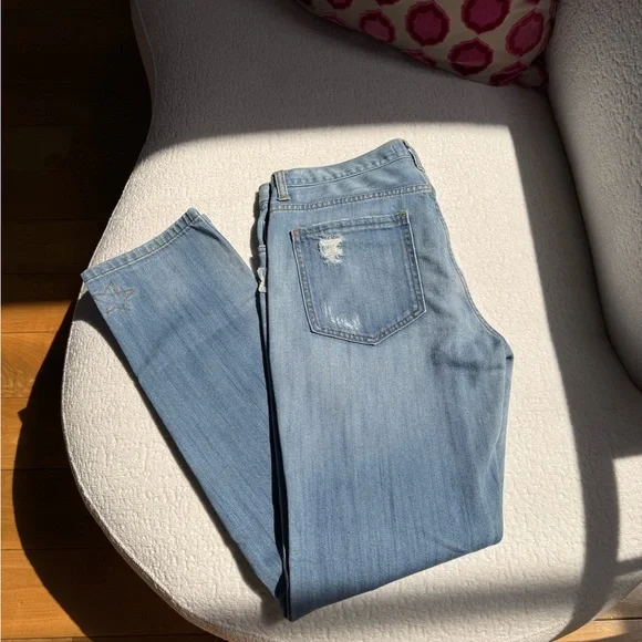 EIGHT DREAMS Star Patch Distressed Jeans. Great straight leg style. - Picture 6 of 8